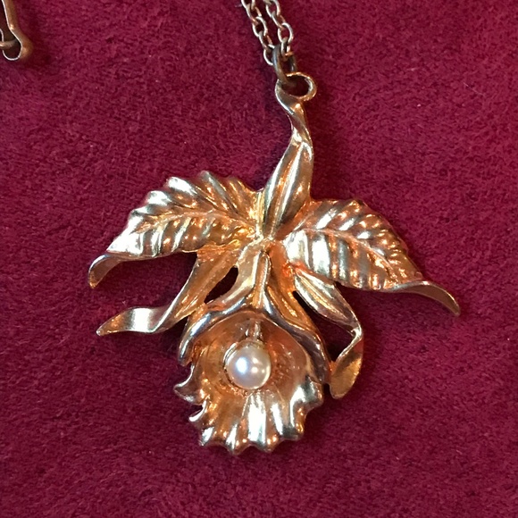 Vintage Iris Flower Necklace w/ Faux Pearl Center! - Picture 5 of 6